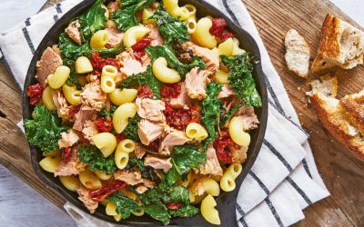 ENSALADA DE PASTA CON ATÚN Y KALE