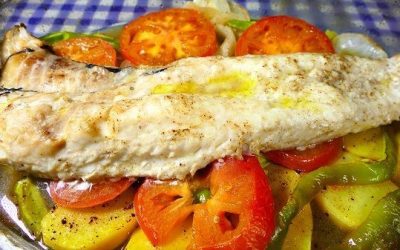 Merluza al horno con verduras