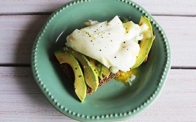Tostadas con palta y huevo